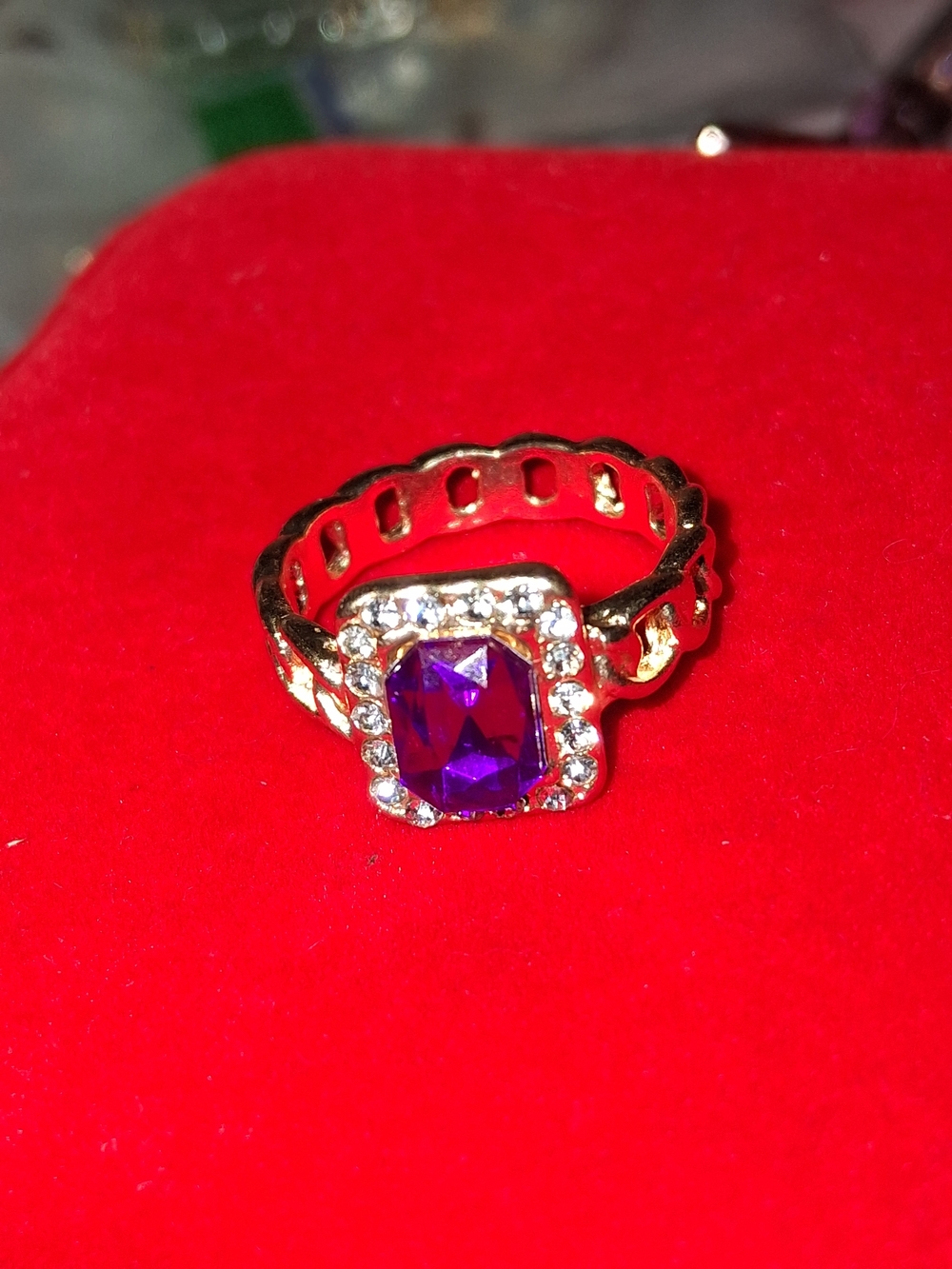 Source Unknown Gold-Tone Ring with Purple Center Gem